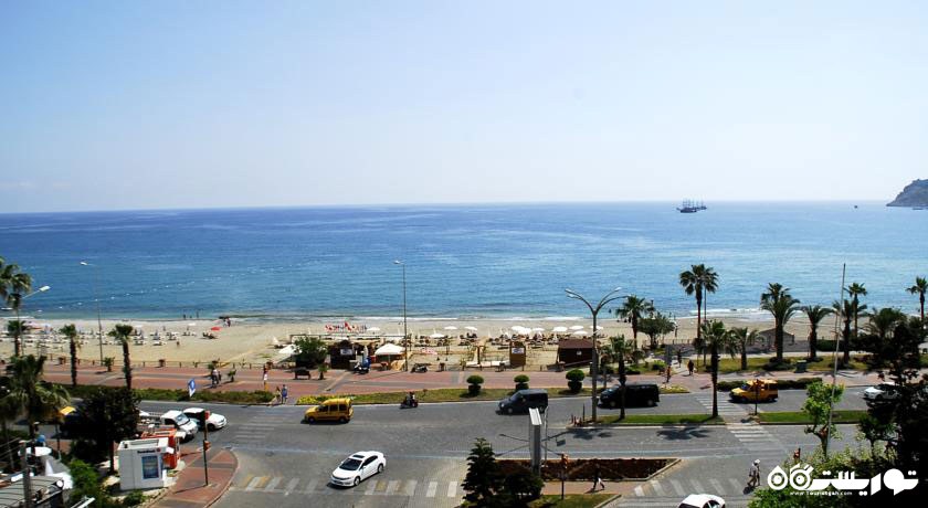 چشم انداز زیبای در یا از هتل